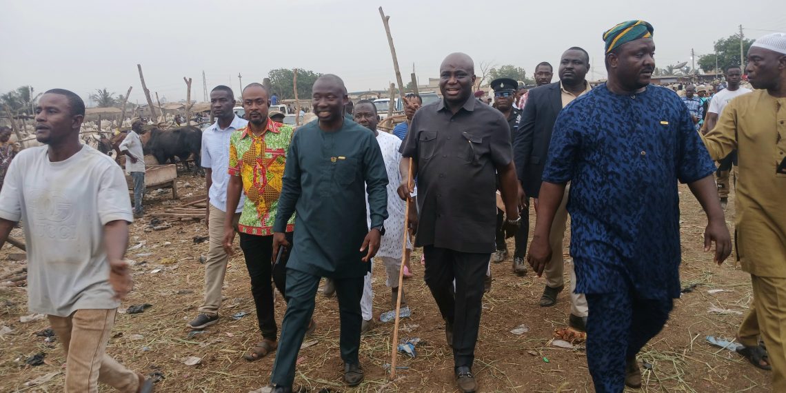 Agric Minister Makes Historic Visit to Ashaiman Tulaku Market, Donates GHC30,000, Tricycle and Streetlights Agric Minister Makes Historic Visit to Ashaiman Tulaku Market, Donates GHC30,000, Tricycle and Streetlights