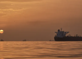 Oil Prices Surge Amid Mixed Signals on US-Iran Peace Talks