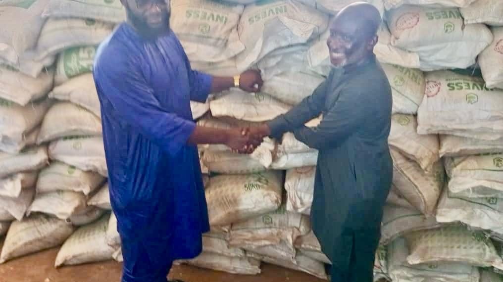 Agriculture Minister donates 400 bags of fertilizer to Tamale Muslim Communities