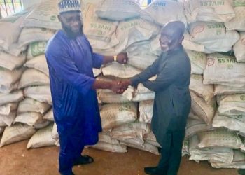 Agriculture Minister donates 400 bags of fertilizer to Tamale Muslim Communities
