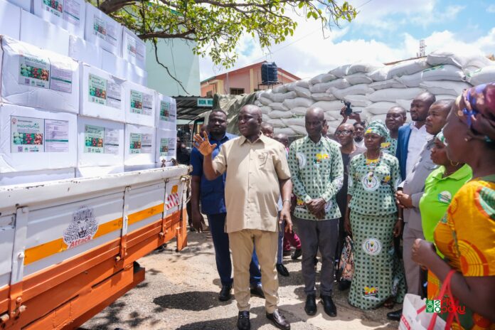 PFAG Eulogizes Agric Minister as the Association Distributes the 40,000 Bags of Fertilizers to its Members PFAG Eulogizes Agric Minister as the Association Distributes the 40,000 Bags of Fertilizers to its Members