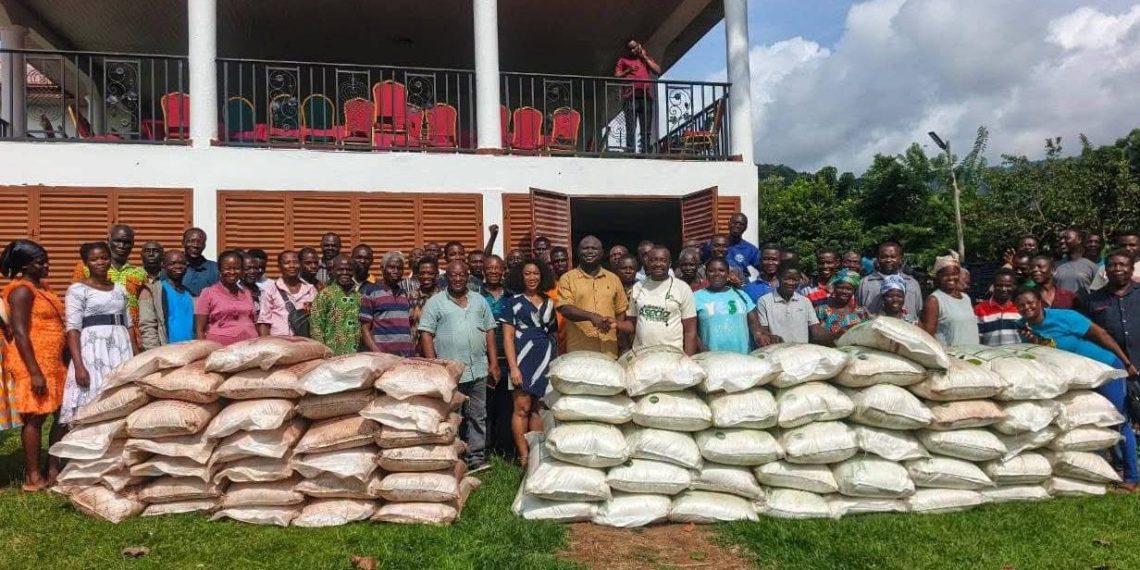 Farmers in Afadzato South receive fertilisers from DCE