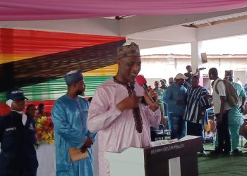 Minister inspects stalled Kejetia phase II, Krofrom Market projects